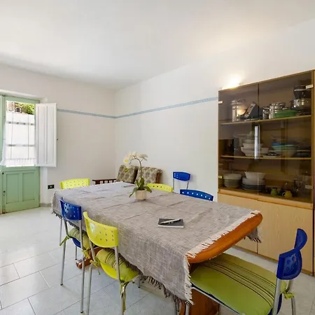 Anna's House * Arbus