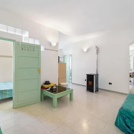 Anna's House Arbus